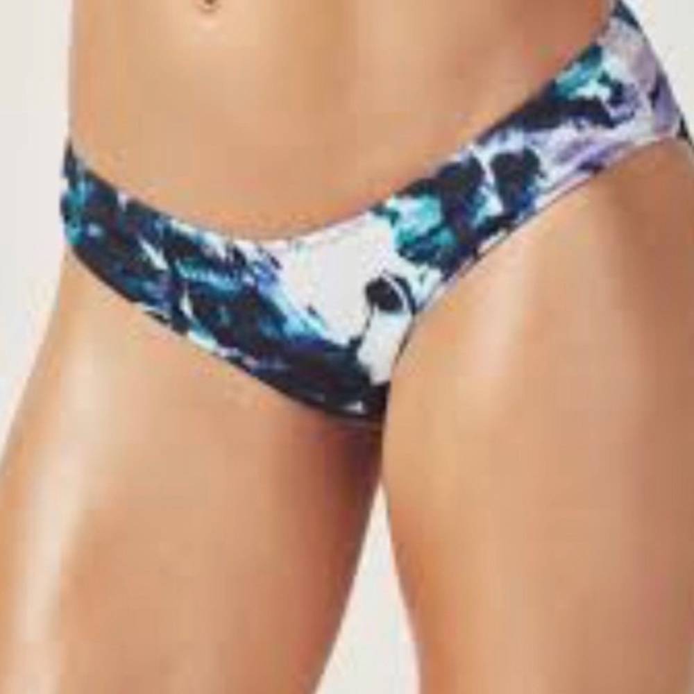 NWT Fabletics Olivia Réversible bikini bottom